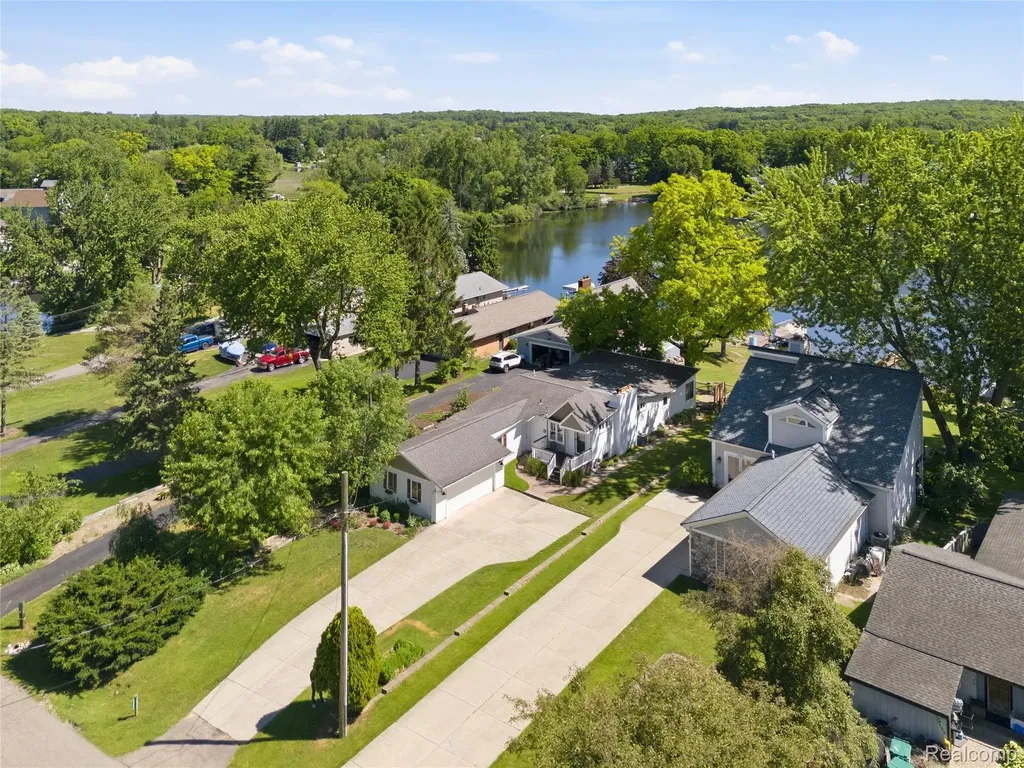 10470 King Road Springfield Charter Township MI 48350