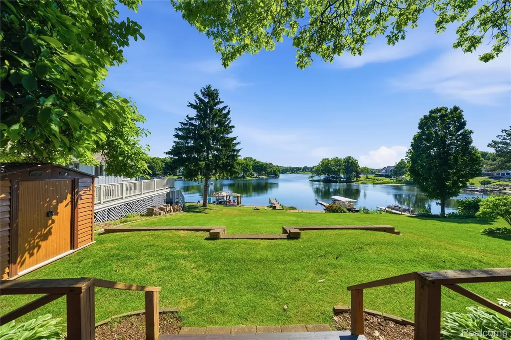 10470 King Road Springfield Charter Township MI 48350
