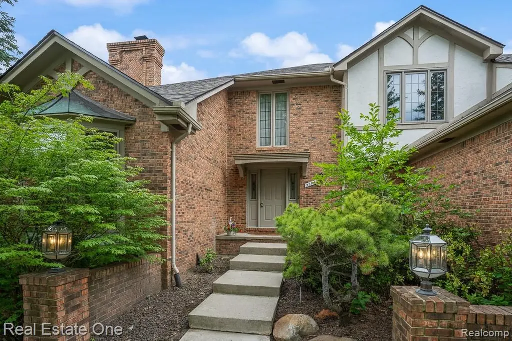 2898 Eagle Drive Rochester Hills City MI 48309