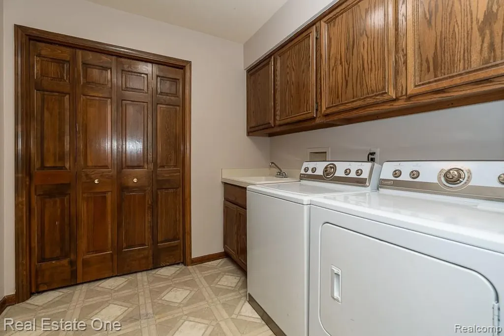 2898 Eagle Drive Rochester Hills City MI 48309