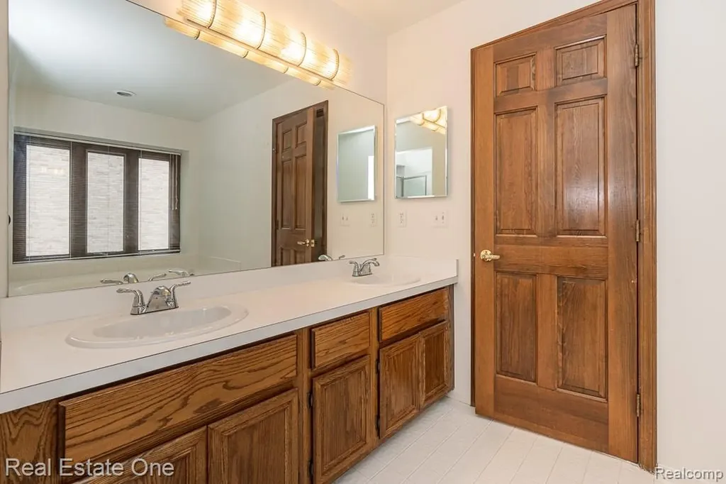 2898 Eagle Drive Rochester Hills City MI 48309