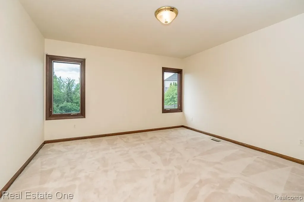2898 Eagle Drive Rochester Hills City MI 48309