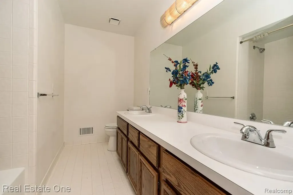 2898 Eagle Drive Rochester Hills City MI 48309