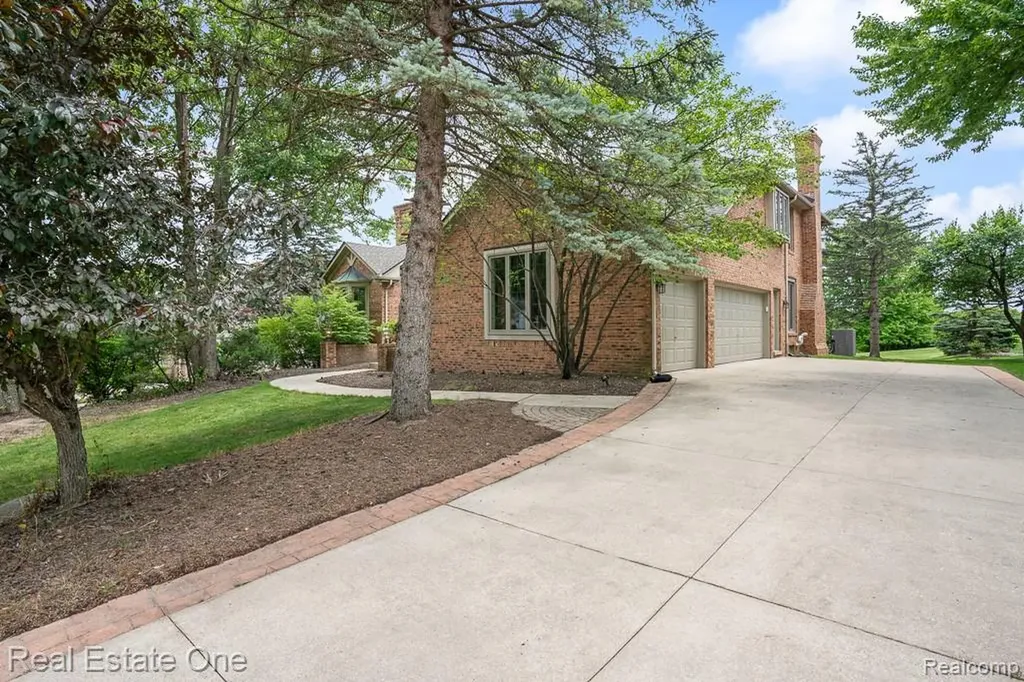2898 Eagle Drive Rochester Hills City MI 48309