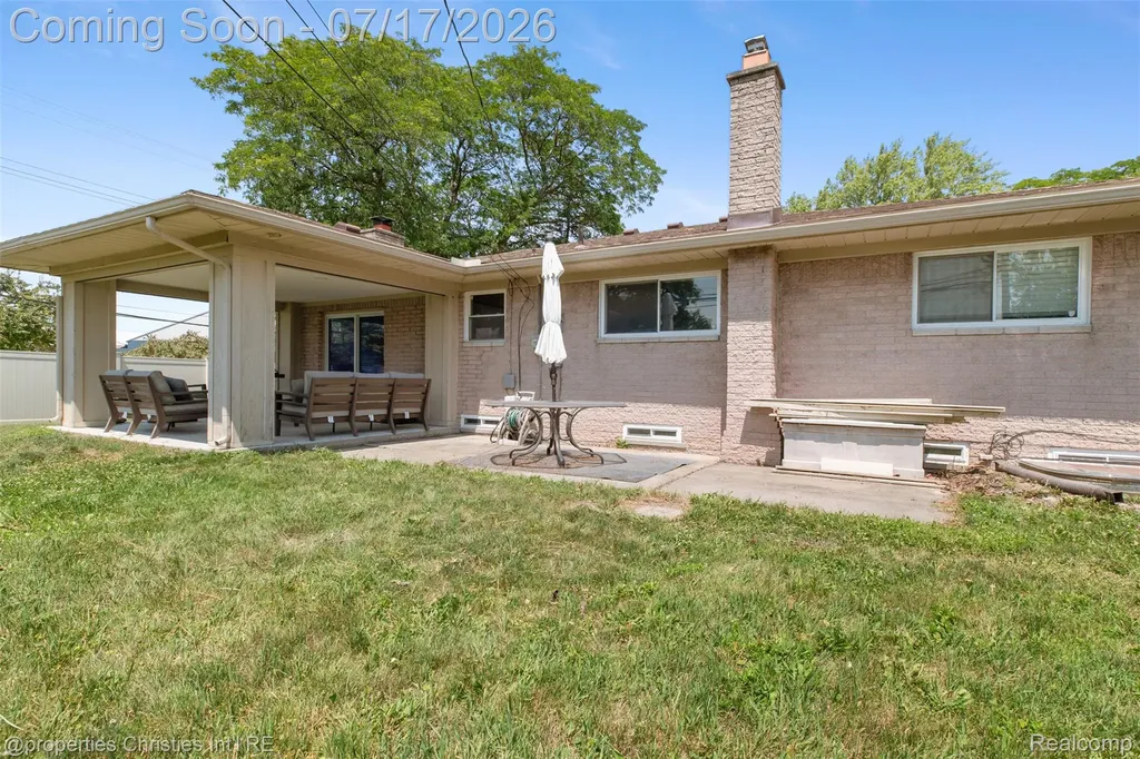 20200 Shores Street St. Clair Shores City MI 48080