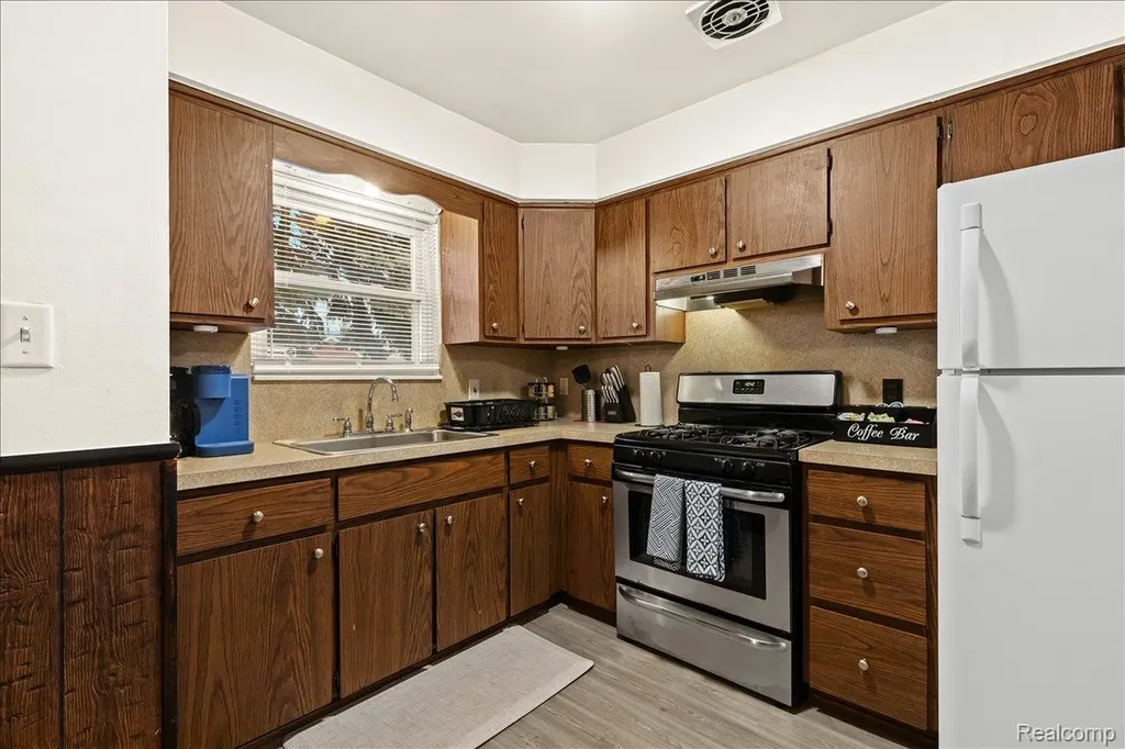 673 Winchester Avenue Lincoln Park City MI 48146