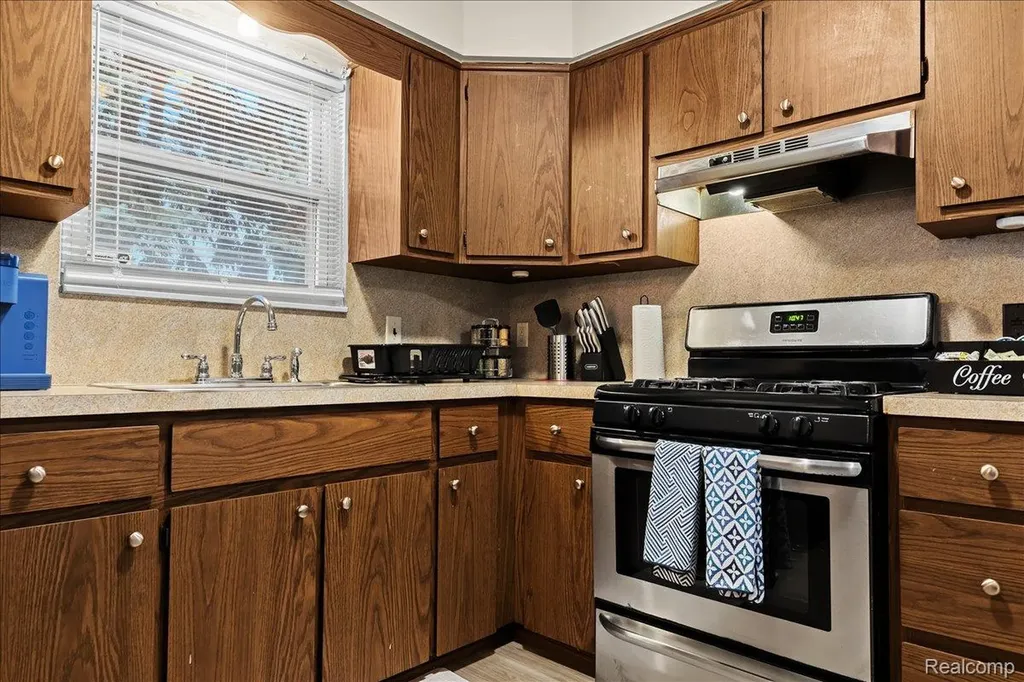 673 Winchester Avenue Lincoln Park City MI 48146
