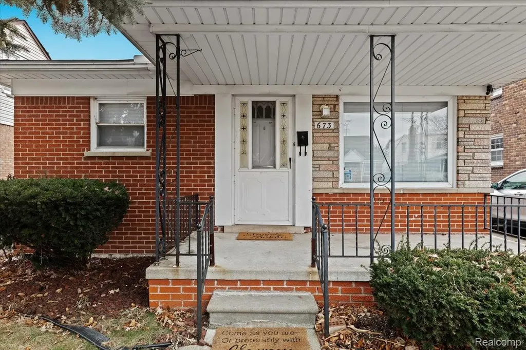 673 Winchester Avenue Lincoln Park City MI 48146