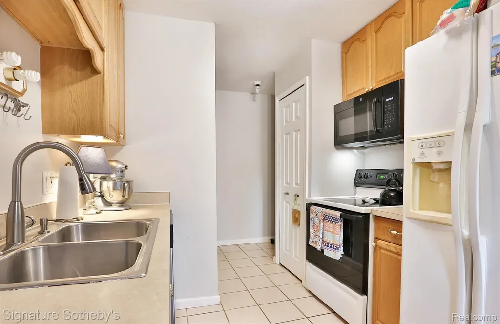 38730 Golfview Drive E Clinton Charter Township MI 48038