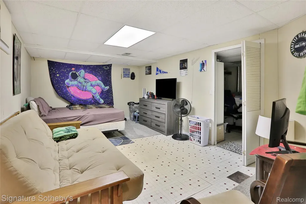 38730 Golfview Drive E Clinton Charter Township MI 48038