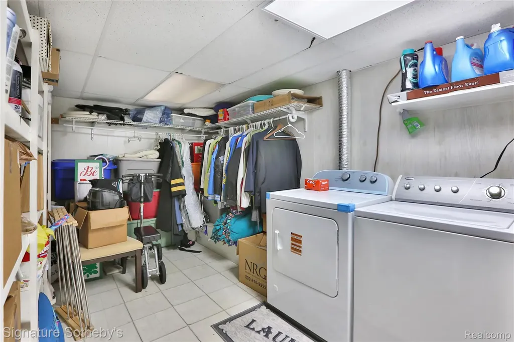 38730 Golfview Drive E Clinton Charter Township MI 48038