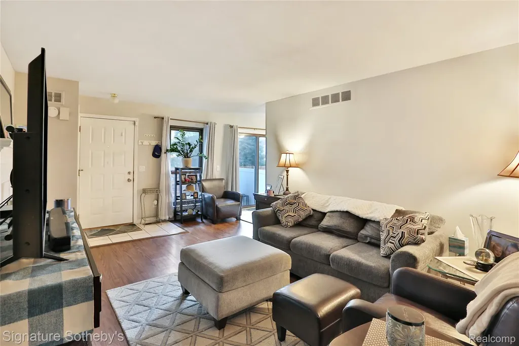 38730 Golfview Drive E Clinton Charter Township MI 48038