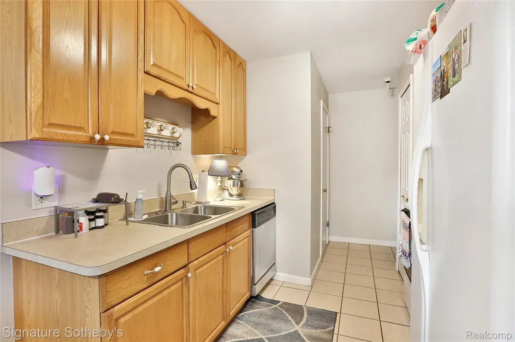 38730 Golfview Drive E Clinton Charter Township MI 48038