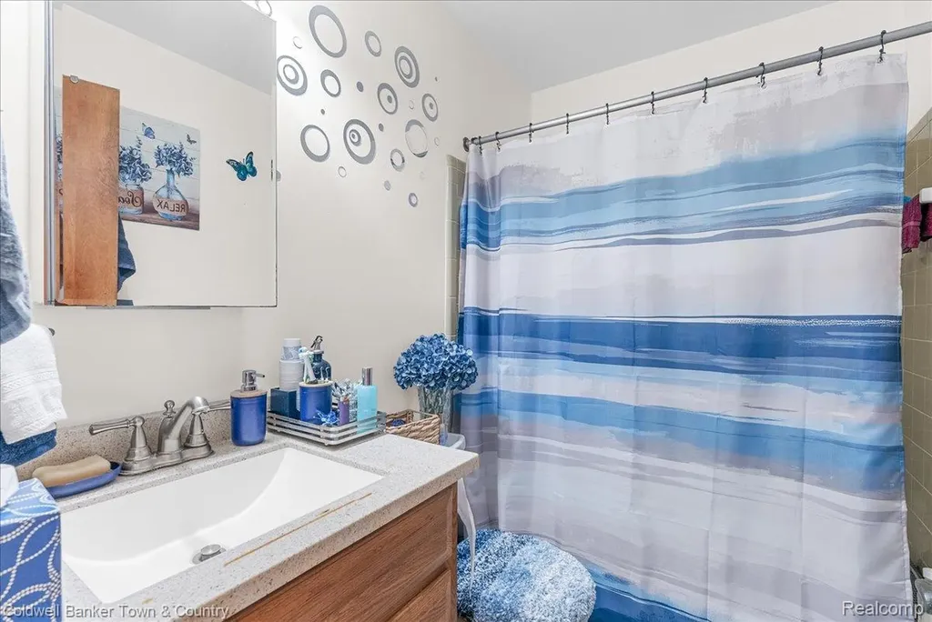 5309 Granger Drive Lansing City MI 48911