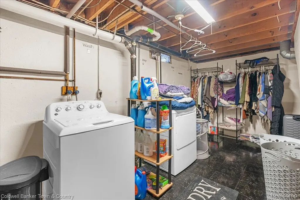5309 Granger Drive Lansing City MI 48911
