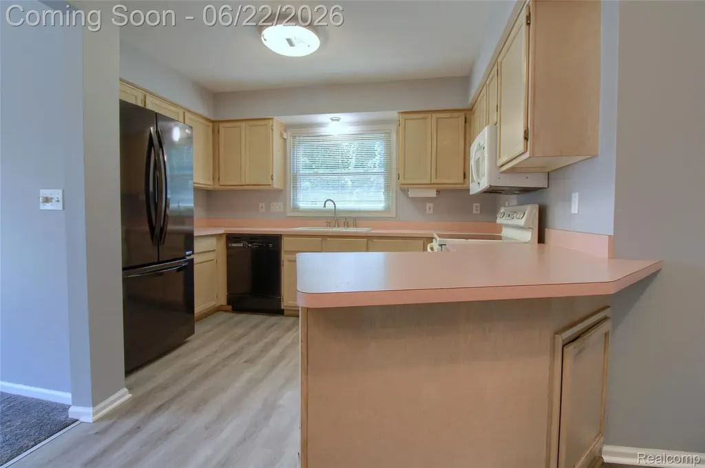 26901 Coachlight Street Woodhaven City MI 48183