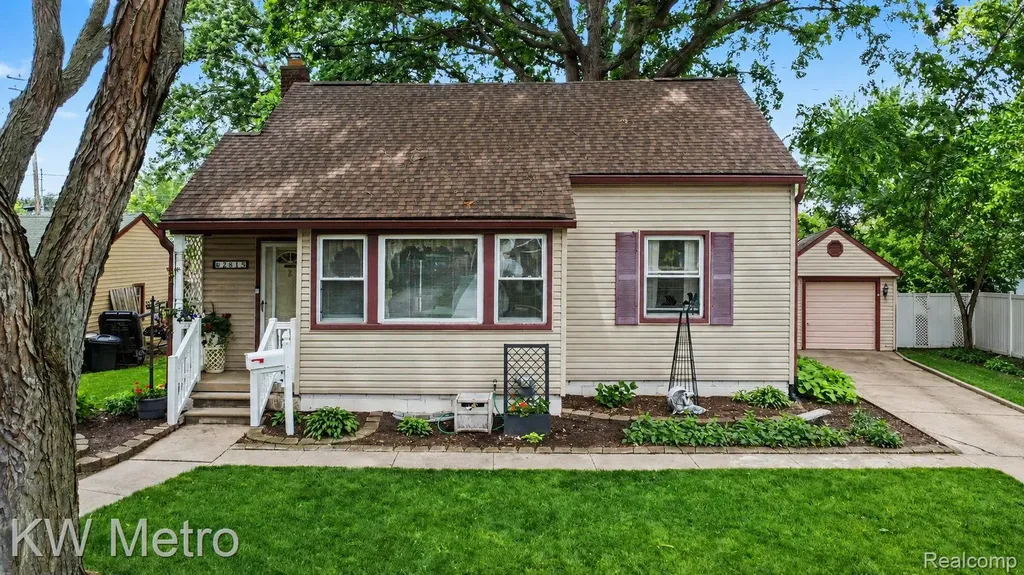 2815 Ellwood Avenue Berkley City MI 48072