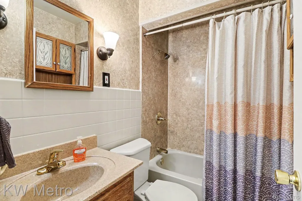 2815 Ellwood Avenue Berkley City MI 48072