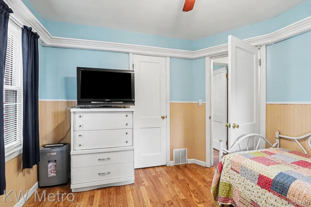 2815 Ellwood Avenue Berkley City MI 48072