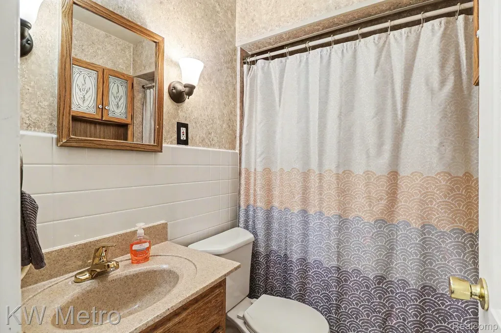 2815 Ellwood Avenue Berkley City MI 48072