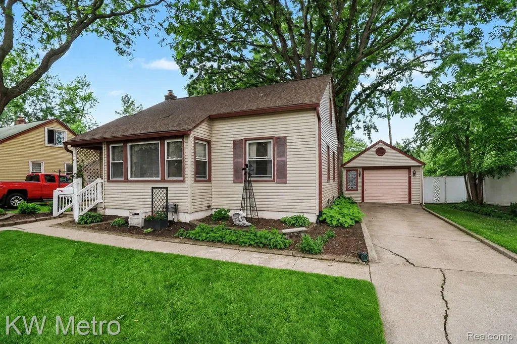 2815 Ellwood Avenue Berkley City MI 48072