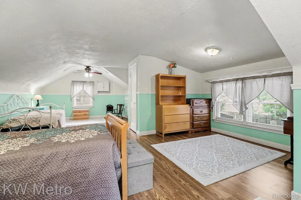 2815 Ellwood Avenue Berkley City MI 48072