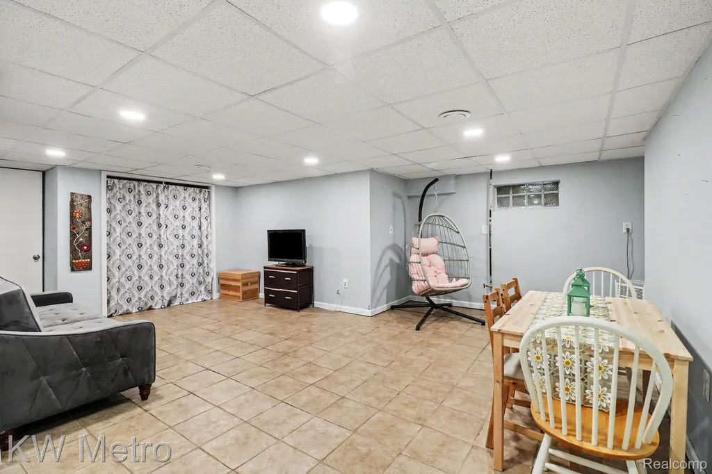 2815 Ellwood Avenue Berkley City MI 48072
