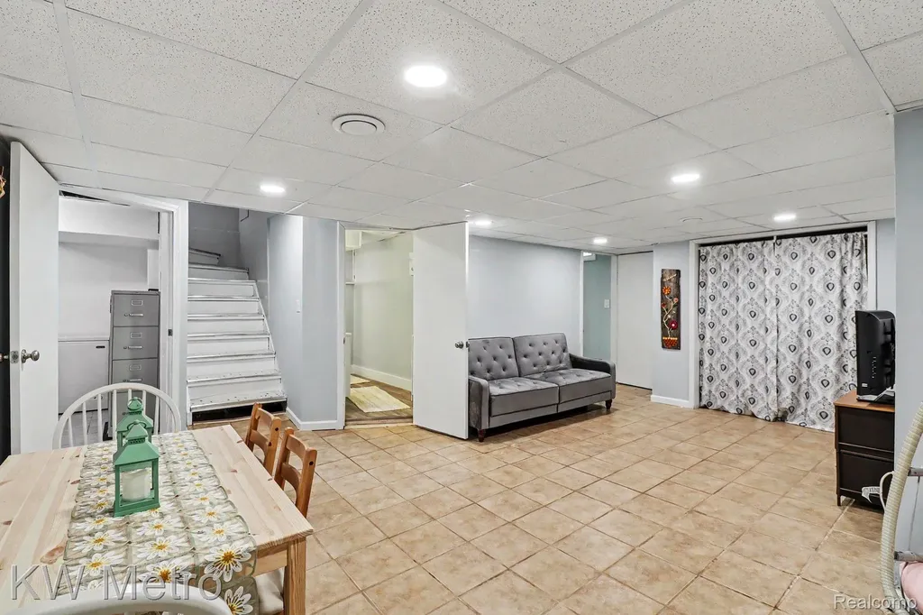 2815 Ellwood Avenue Berkley City MI 48072