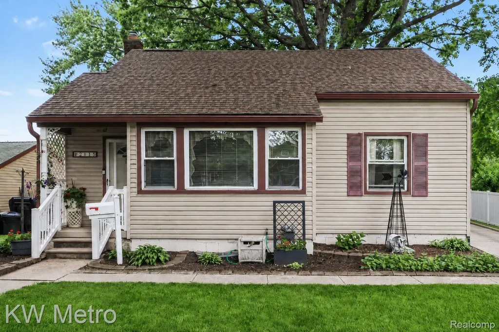 2815 Ellwood Avenue Berkley City MI 48072