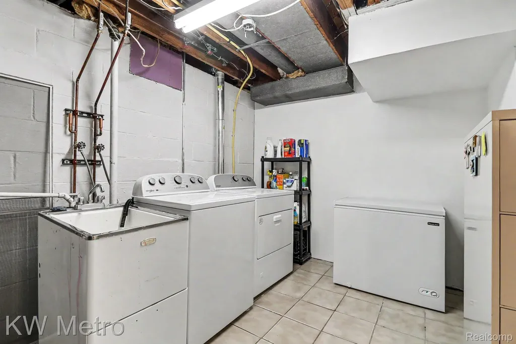 2815 Ellwood Avenue Berkley City MI 48072