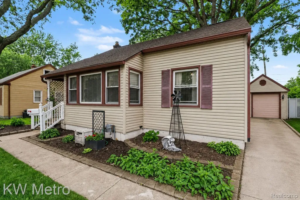 2815 Ellwood Avenue Berkley City MI 48072