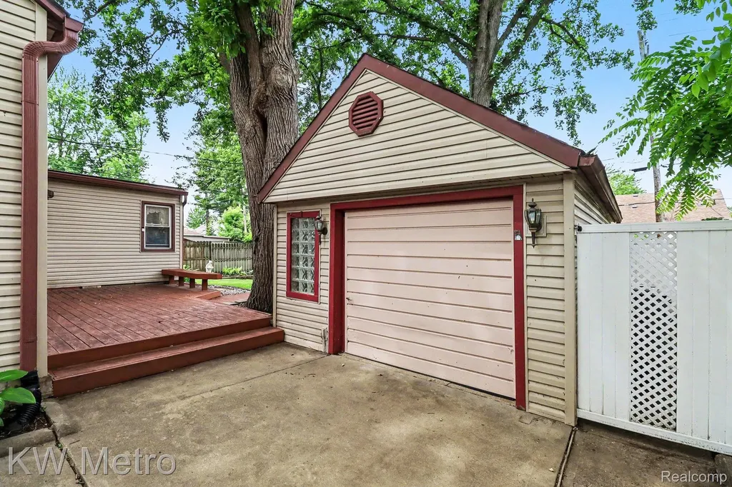 2815 Ellwood Avenue Berkley City MI 48072