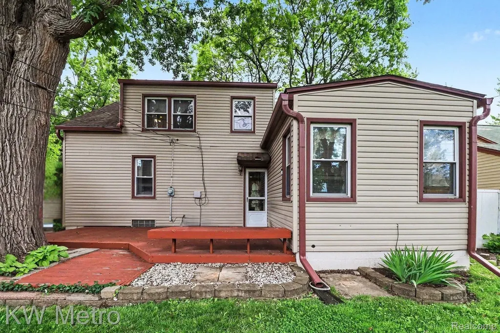 2815 Ellwood Avenue Berkley City MI 48072