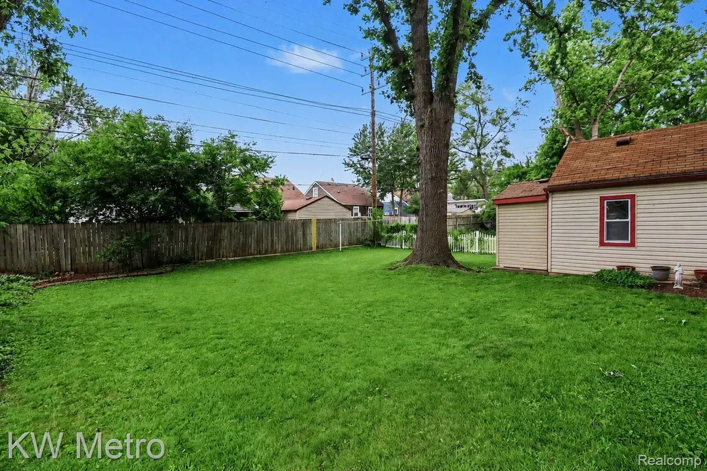 2815 Ellwood Avenue Berkley City MI 48072