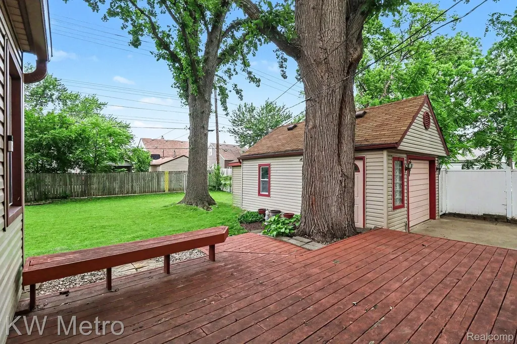 2815 Ellwood Avenue Berkley City MI 48072