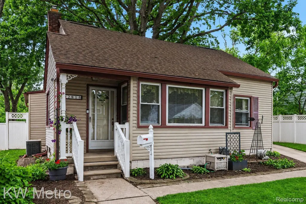 2815 Ellwood Avenue Berkley City MI 48072