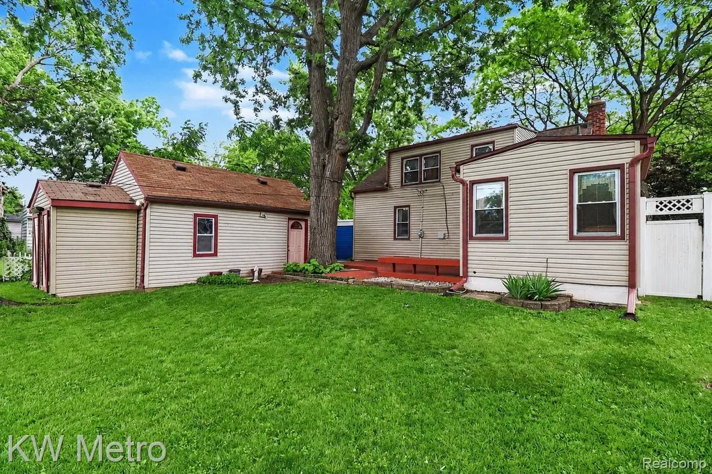 2815 Ellwood Avenue Berkley City MI 48072