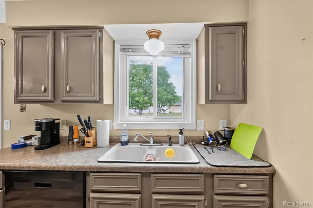 2312 Darwin Lane Saginaw Charter Township MI 48603