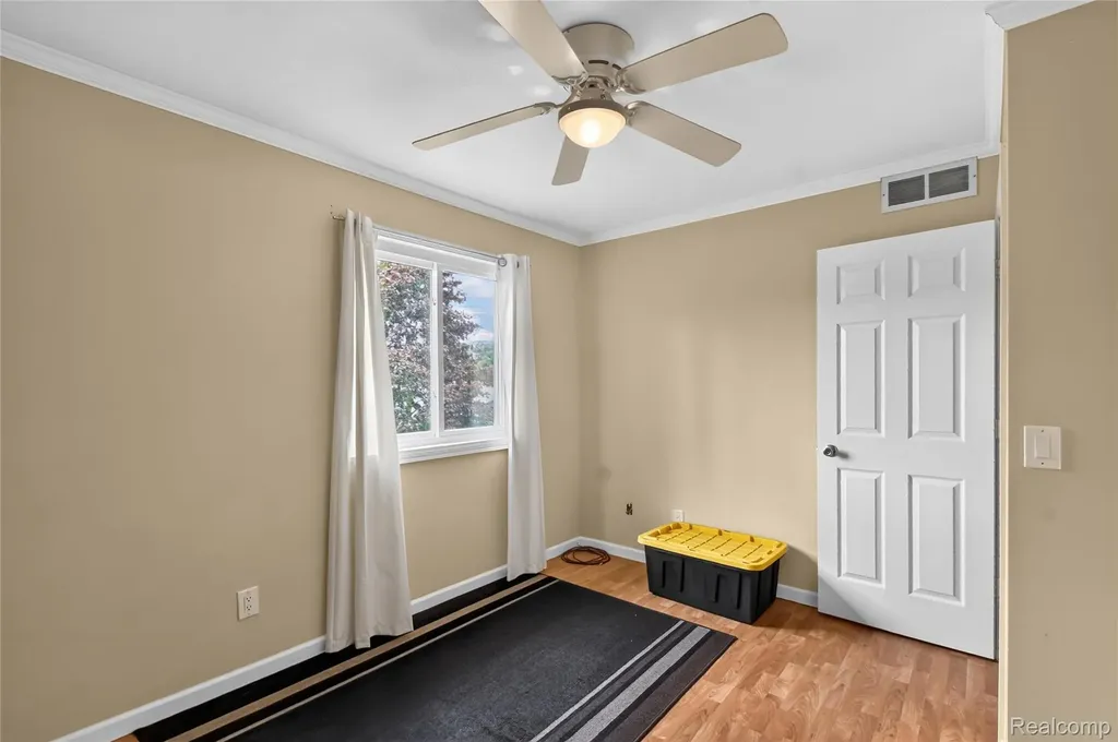 2312 Darwin Lane Saginaw Charter Township MI 48603