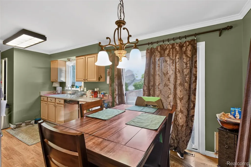 2312 Darwin Lane Saginaw Charter Township MI 48603