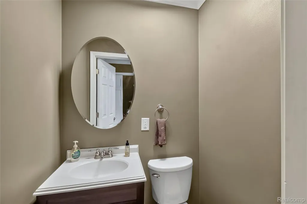 2312 Darwin Lane Saginaw Charter Township MI 48603