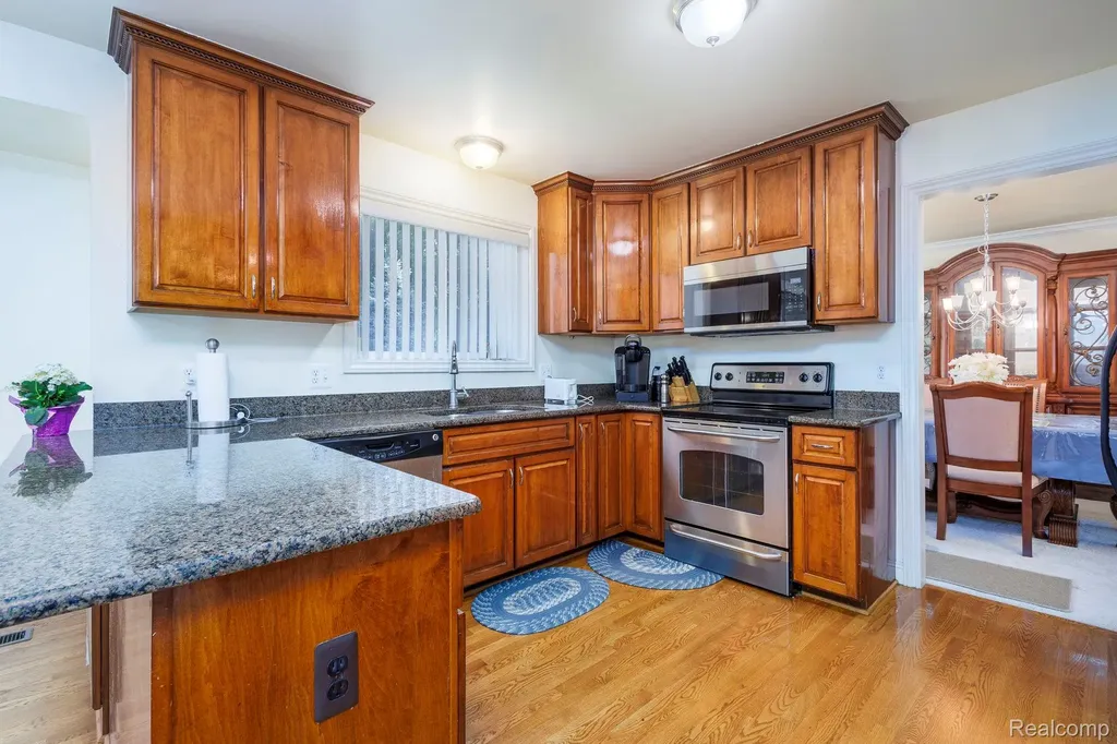 461 Tanner Drive Troy City MI 48085