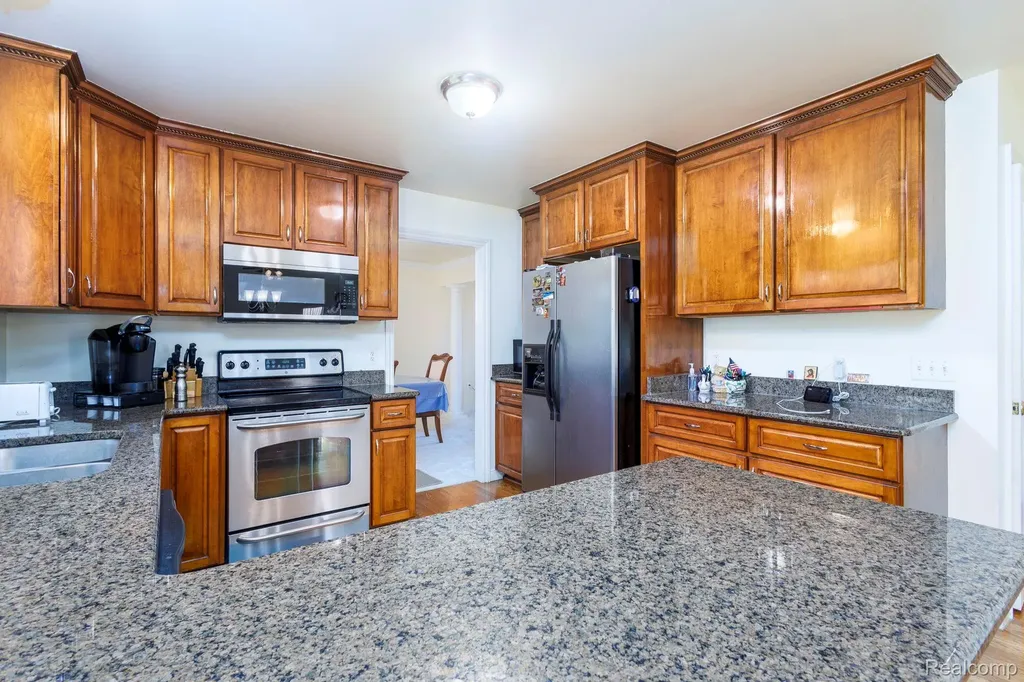 461 Tanner Drive Troy City MI 48085