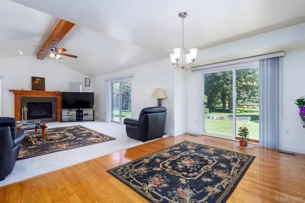 461 Tanner Drive Troy City MI 48085