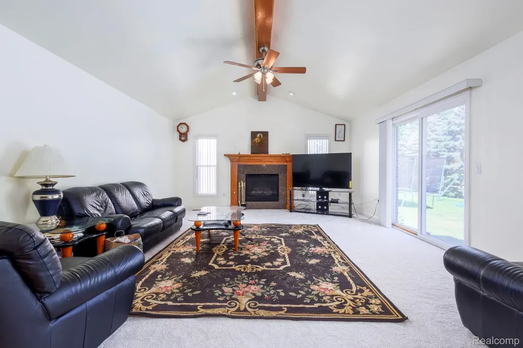 461 Tanner Drive Troy City MI 48085