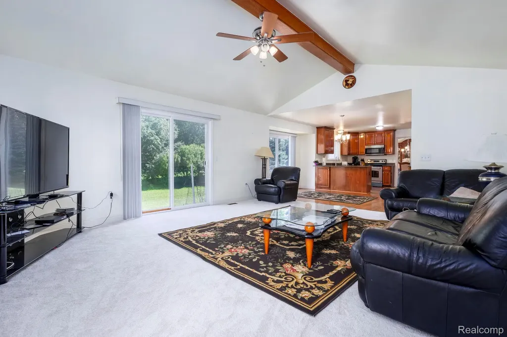 461 Tanner Drive Troy City MI 48085