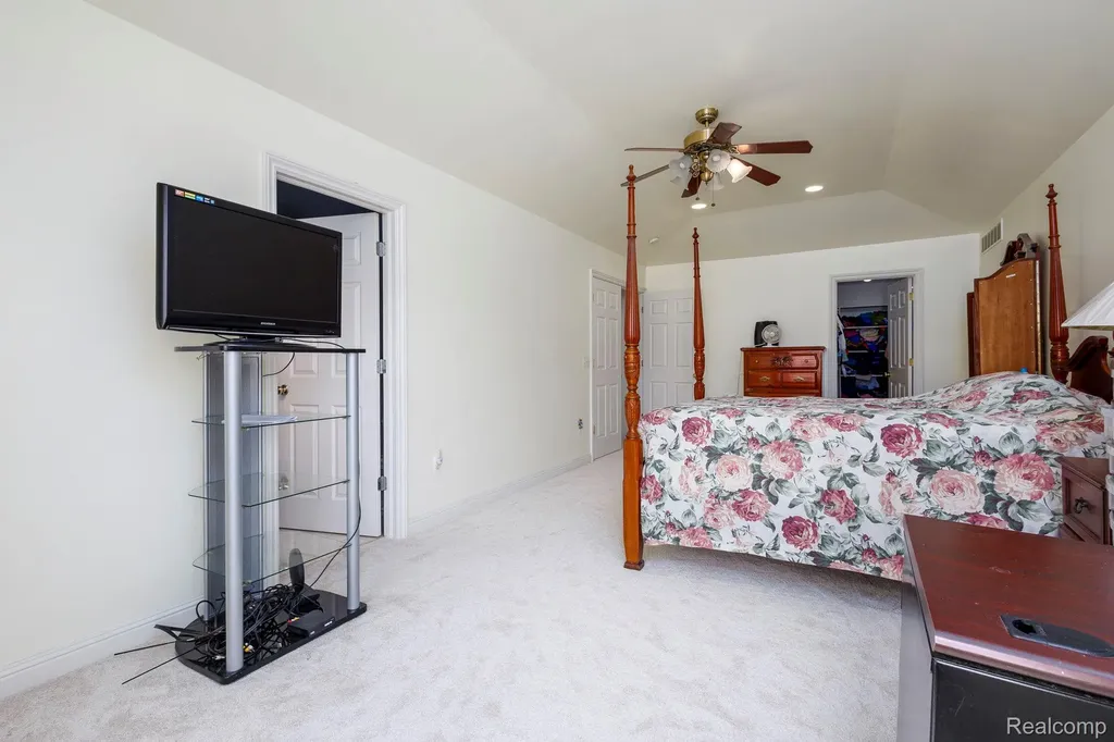 461 Tanner Drive Troy City MI 48085