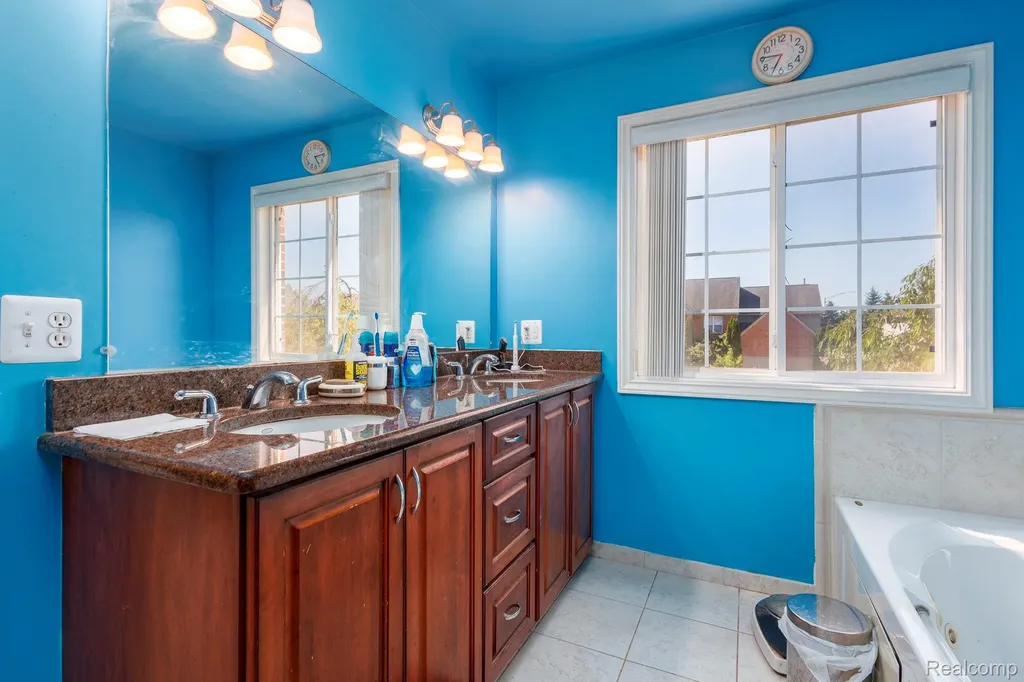 461 Tanner Drive Troy City MI 48085