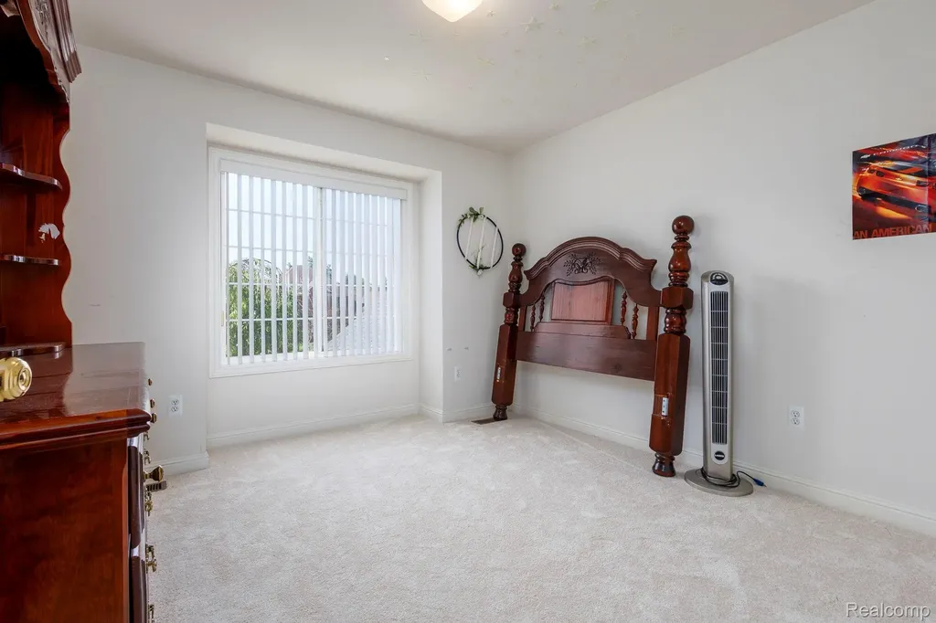 461 Tanner Drive Troy City MI 48085