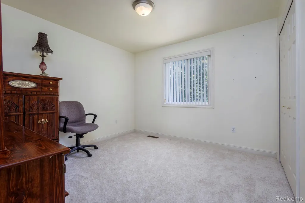 461 Tanner Drive Troy City MI 48085
